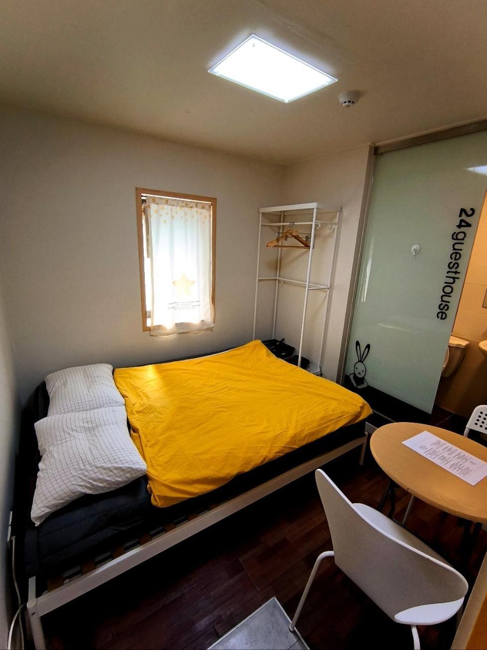 24 Guesthouse Sinchon Avenue Szöul Kültér fotó