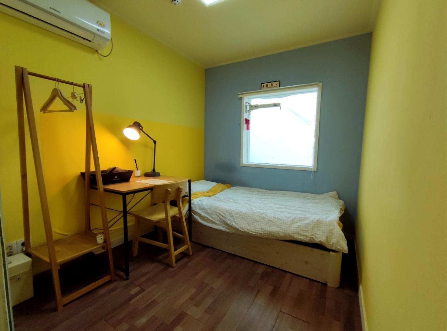 24 Guesthouse Sinchon Avenue Szöul Kültér fotó