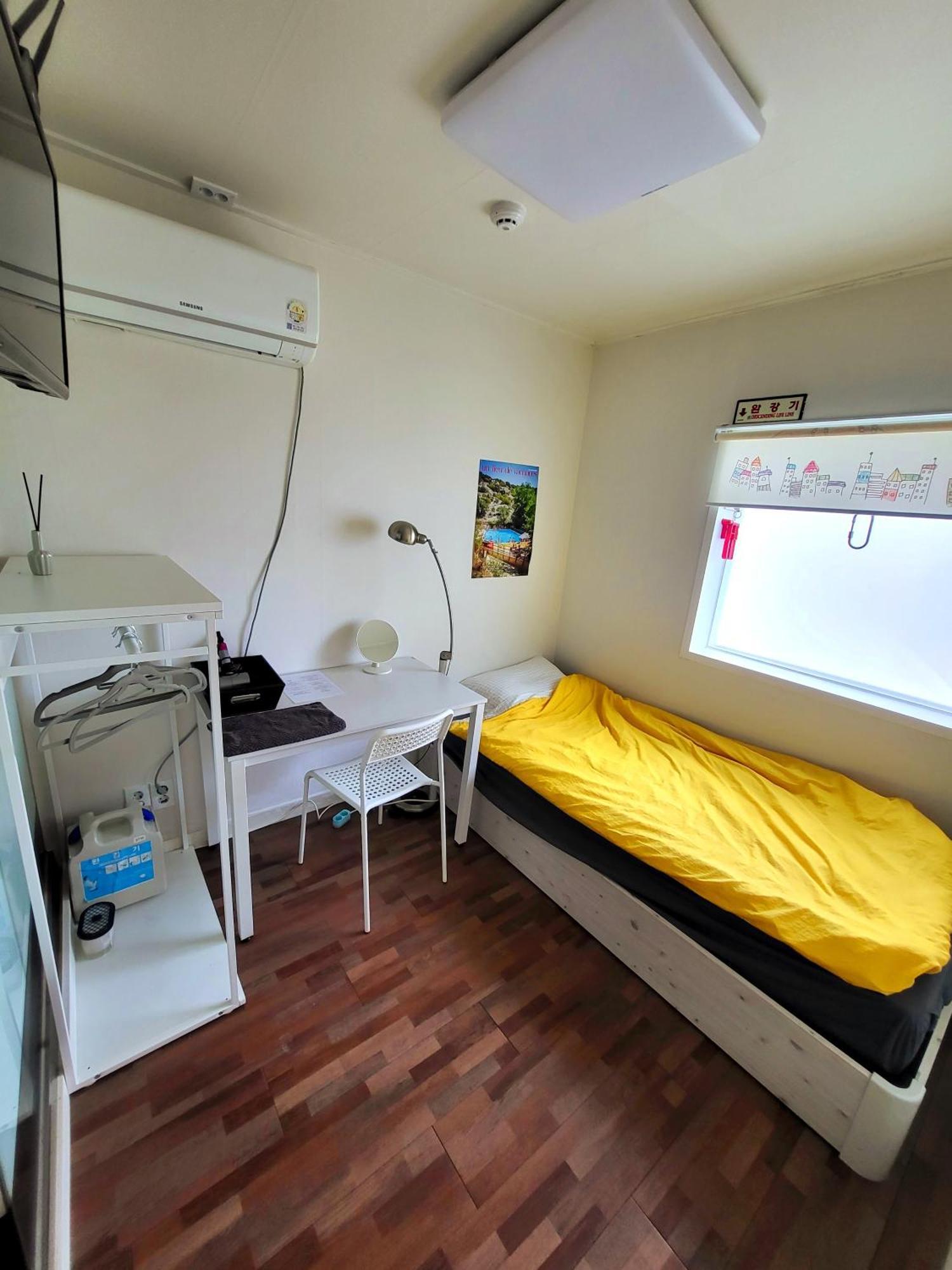 24 Guesthouse Sinchon Avenue Szöul Szoba fotó