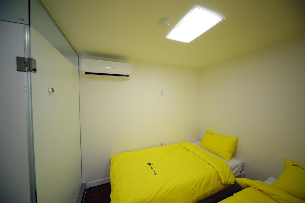 24 Guesthouse Sinchon Avenue Szöul Kültér fotó