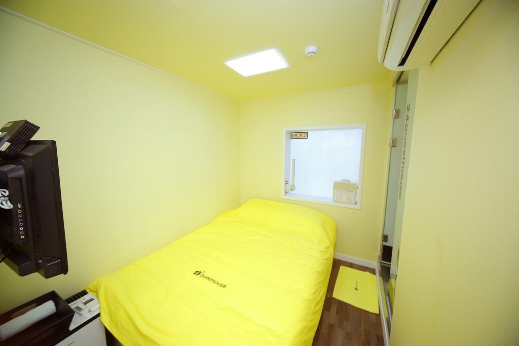 24 Guesthouse Sinchon Avenue Szöul Szoba fotó